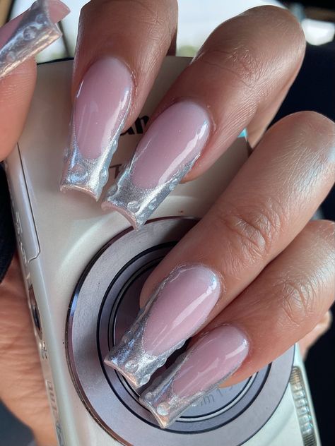 Nails acrylic chrome beauty girls aesthetic water drop Chrome Water Drop Nails, Waterdrop Nails, Water Drops Nails, Raindrop Nails Chrome, Rain Drop Nails, Water Droplet Nail Art, Raindrop Nails, Wet Nails Look, Raindrop Nails Water Drops