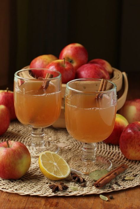 Cradle your hands around a steaming mug of sweetly spiced hot apple cider, take a warming sip for instant comfort! #applecider #drinks #Christmasdrinks Cider Sangria Recipes, Apple Cider Sangria Recipe, Making Apple Cider, Coffee Apple, Mulled Apple Cider, Cider Sangria, Cider Drinks, Apple Cider Sangria, Cider Making