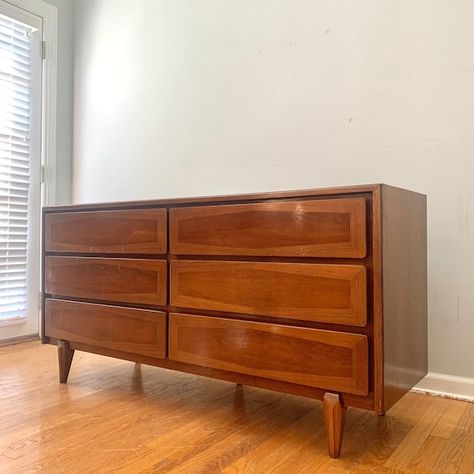 Lowboy Dresser, Minimal Surface, Double Dresser, 80 Years, Wood Grain, Century Modern, Mid-century Modern, Dresser, Walnut