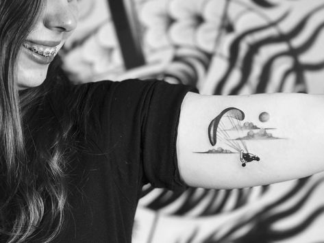 My first tattoo! A powered paraglider by Ciotka Zu at Dziarczyńcy in Poznań Poland Paragliding Tattoo, Kite Tattoo, Interview Makeup, Tattoo Mistakes, Nerd Tattoo, Traditional Ink, R Tattoo, Best Tattoo Designs, Female Tattoo