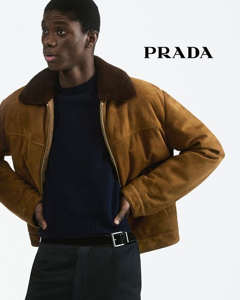 The season's new formal attire combines sporty details, contrasting colors, and modern geometries. Discover the latest Men's Collection. Clothes Study, Re Edition Prada, Prada Menswear, Mens Fashion Accessories, 90s Fashion Men, Digital Ads, Antony Morato, Look Formal, 2024 Color