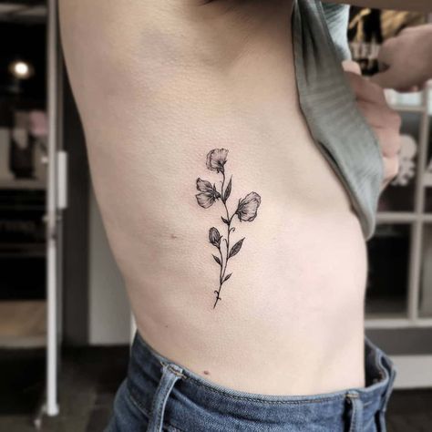 Sweet Pea Vine Tattoo, Sweet Pea Tattoo Simple, Sweet Pea Tattoo Design, Sweetpea Tattoo, Sweetpea Flower Tattoo, Sweat Pea Tattoo, Pea Flower Tattoo, Sweet Pea Flower Tattoo, Sweetpea Flower