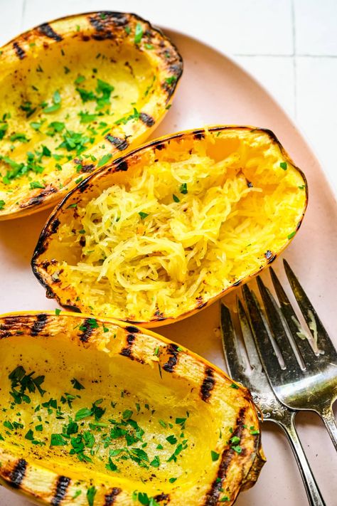 Grilled Spaghetti Squash, Spaghetti Squash Soup, Vegan Spaghetti Squash, Grilled Squash, Grilled Side Dishes, Late Summer Early Fall, Easy Vegetable Side Dishes, Autumn Side Dishes, Grilling Sides