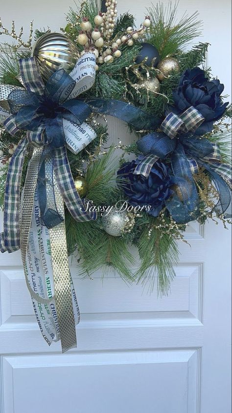 Navy Blue And Gold Christmas, Blue And Gold Christmas, Blue Christmas Tree Decorations, Gold Christmas Wreath, Blue Peony, Blue Christmas Decor, Navy Blue And Gold, Blue Christmas Tree, Christmas Floral Arrangements