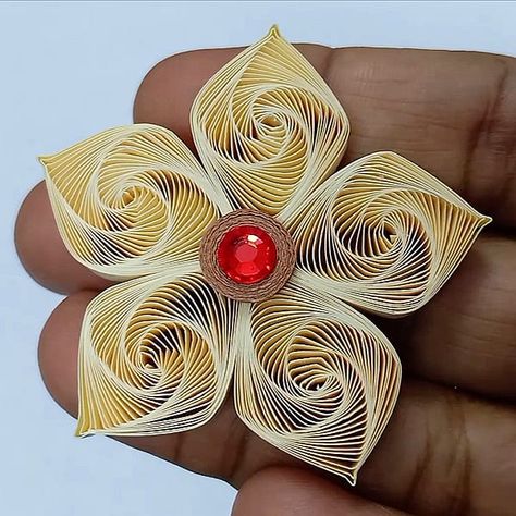 Quilling Patterns Tutorials, Quilling Flowers Tutorial, Quilling Instructions, Quilling Videos, Diy Quilling Crafts, Quilling Flower Designs, Arte Quilling, Paper Quilling Tutorial, Paper Quilling For Beginners