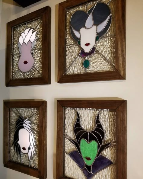 Stained Glass Disney, Disney At Home, Casa Disney, Disney Stained Glass, Deco Disney, Diy Staining, Creation Art, Disney Home Decor, Disney Decor