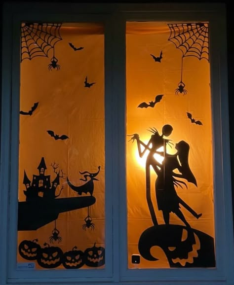 Diy Halloween Window, Porta Halloween, Halloween Window Silhouettes, Halloween Classroom Decorations, Strašidelný Halloween, Halloween Window Decorations, Nightmare Before Christmas Decorations, Casa Halloween, Homemade Halloween Decorations