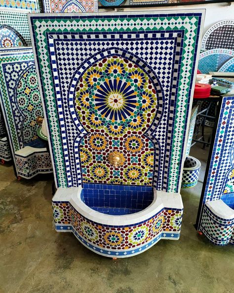 Moroccan Fountain Courtyards, Moroccan Patio Ideas, Arabic Garden, Tile Fountain, Moroccan Fountain, Wall Water Fountain, Fountain Wall, Moroccan Garden, Fountain Garden