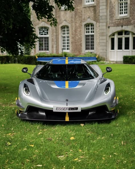 Koenigsegg Jesko Attack painted in Moon Silver with Yolk Yellow & Blue accent striping Photo taken by: @bainsautos on Instagram Owned by: @muc.collector on Instagram Koenigsegg Jesko Attack, Koenigsegg Cc850, Koenigsegg Jesko, Futuristic Cars Design, Door Slam, Cars Design, Cool Car Pictures, Car Wallpaper, Health And Fitness Articles