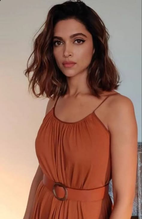 Lob Haircut Indian Hair, Deepika Padukone Gehraiyaan Hair, Short Hair Cuts Shraddha Kapoor, Bollywood Actress In Short Hair, Anushka Sharma Short Haircut, Bollywood Short Hair, Short Hairstyles For Indian Women, Gehraiyaan Deepika Outfits, Short Hair With Indian Outfits