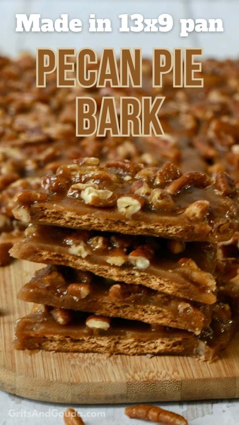 Pecan Bark Recipe, Pecan Pie Bark Recipe, Graham Cracker Bars, Easy Food Gifts, Pecan Pie Bark, Graham Cracker Dessert, Graham Cracker Toffee, Graham Cracker Recipes, Cracker Toffee