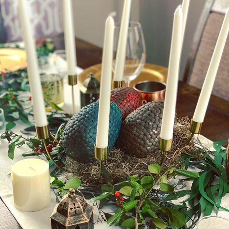 Game Of Thrones Wedding Decor, Game Of Thrones Table Decor, Dragon Table Decorations, Game Of Thrones Centerpieces, Game Of Thrones Wedding Theme, Game Of Thrones Table, Game Of Thrones Decor, Game Of Thrones Christmas, Game Of Thrones Set