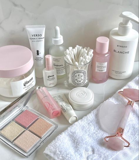 Skincare Inspiration, Pretty Skin Care, Pretty Skin, Pink Girly Things, Pink Vibes, Pink Makeup, Makeup Eyeliner, Beauty Product, Health Products