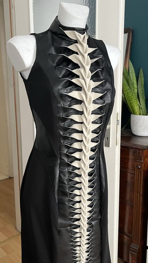 Spine Dress, Fashion Illustrations Techniques, 3d Fashion, Trash Panda, Trendy Fashion Tops, Neil Gaiman, Textiles Fashion, Stay Motivated, Fashion Design Clothes