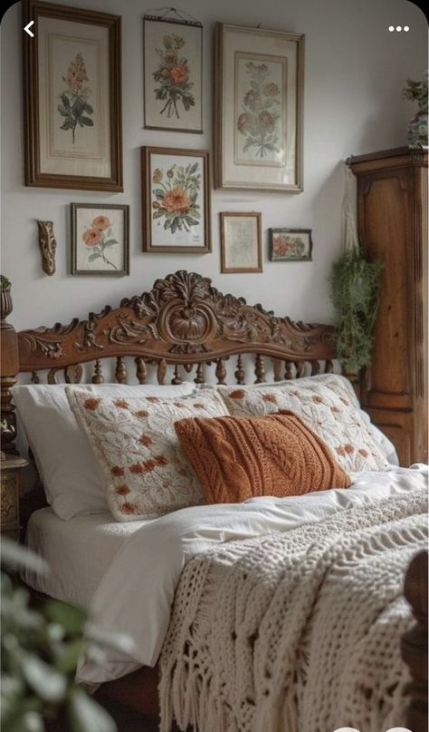 Old Bedroom Vintage, Vintage Style Room, Cottage Bedroom Decor, Boho Decor Ideas, Casa Vintage, Cottage Bedroom, Redecorate Bedroom, An Architect, Remodel Bedroom