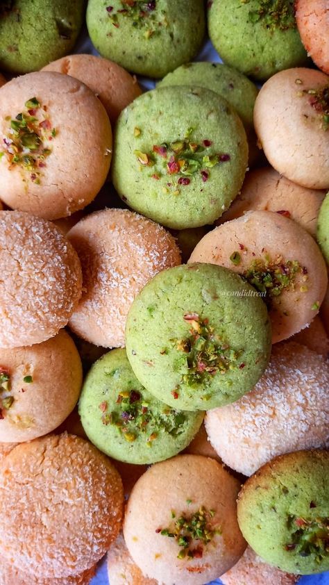 Nankhatai Recipe, Indian Cookies, Easy Indian Dessert, Filled Cookies, Shortbread Cookie, Gram Flour, Coconut Cookies, Tea Time Snacks, North India