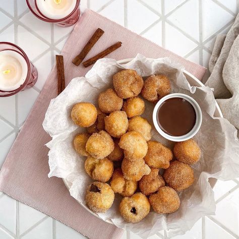 👩🏻‍🍳 on Instagram: “Churro Balls Stuffed with Chocolate Hazelnut Spread from @allosimonne 🤯 #churros #churrobites #churroballs #nutella #hazelnut #chocolate…” Churros Balls, Churro Bites, Chocolate Hazelnut Spread, Hazelnut Spread, Chocolate Hazelnut, Pretzel Bites, Hazelnut, Nutella, Bread