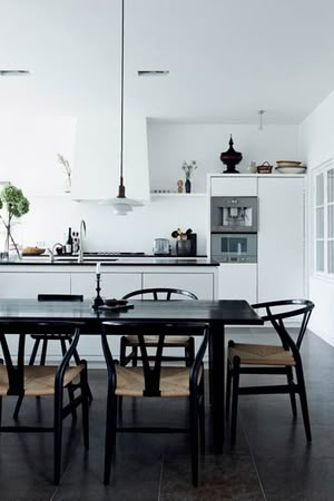 Wishbone chair by Hans J Wegner from Carl Hansen and PH 3/2 pendant light by Poul Henningsen from Louis Poulsen Kitchen Table Chairs, Scandinavian Dining Chairs, Dining Table And Chairs, White Interior Design, Ideas Hogar, Dining Room Inspiration, Black Table, Trendy Kitchen, Wishbone Chair