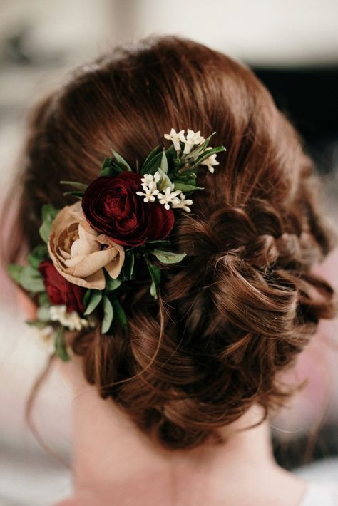 Autumn Bride Hairstyle, Fall Hair Pieces For Wedding, Fall Bridesmaid Hairstyles, Fall Wedding Hair For Bride, Winter Wedding Hairstyles, December Weddings, Wedding Flowers Hair, Hairstyles With Veil, Winter Wedding Hair