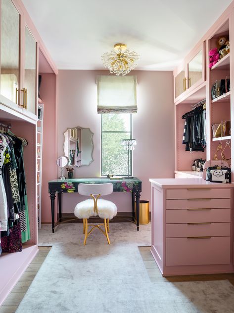 Walk In Closet Ideas Vanity, Walking Closets, Interior Millwork, Wardrobe Design Ideas, Enchanting Places, Contemporary Closet, Pink Rooms, Room Organisation, Fantasy Rooms