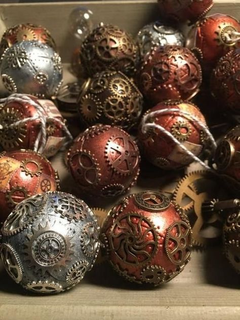 Recycling and Unique Christmas Decorating Ideas in Steampunk Style Steampunk Christmas Decorations, Unique Christmas Decorating Ideas, Steam Punk Diy, Steampunk Christmas Tree, Décor Steampunk, Steampunk Diy Crafts, Ideas Decoracion Navidad, Steampunk Party, Steampunk Furniture