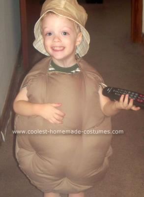 Homemade Couch Potato Halloween Costume: We wanted our two year olds costume to be unique, and I wasnt looking forward to spending $30 for a store-bought one to wear one time.   My Mother used Homemade Couch, Potato Costume, Best Costume Ever, Fish Costume, Baby Kostüm, Batman Costume, Clever Halloween Costumes, Homemade Costume, Diy Costumes Kids