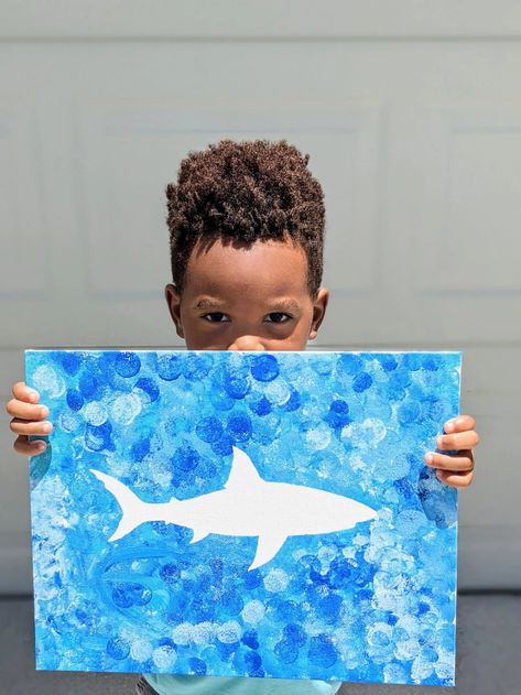 Easy Shark Painting for Kids with Free Printable - Crafting A Fun Life Shark Crafts Preschool, Underwater Crafts, Shark Activities, Ocean Animal Crafts, Under The Sea Crafts, Shark Craft, Shark Painting, Sharks For Kids, Toddler Art Projects