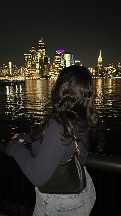 Nyc/city girl/skyline/Hoboken Pictures In The City At Night, Skyline Picture Poses, City Aesthetic Pictures Poses, Skyline Photoshoot, In The City Insta Pics, City Skyline Photoshoot, Hoboken Aesthetic, City Picture Ideas, Chicago Vacation Outfits