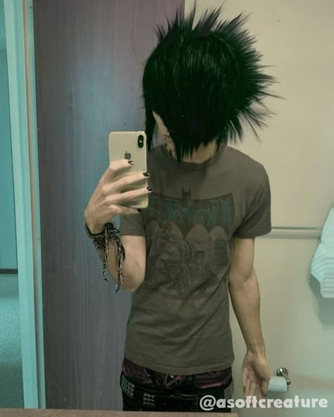 Emo Scene Boys, Emo Scene Outfits, Scene Guys, Emo Outfit Ideas, Emo Outfit, Peacock Hair, Hey Emo Boy, Scene Boys, Emo Style