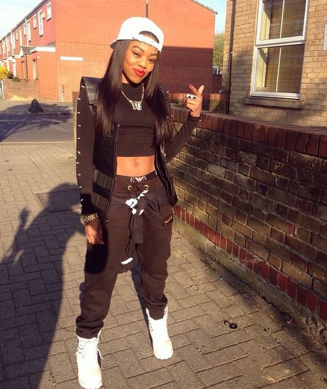 Lady Leshurr UK Artist Female Rapper All Black Everything Dope Swag Crop Top SnapBack Armani Underwear Boxers Urban StreetWear Fashion Style Trend Rap Concert Outfit Ideas, Decades Day Outfits, Lady Leshurr, Rap Concert Outfit, Rap Concert, Looks Hip Hop, Diy Outfits, Outfit Essentials, Concert Outfit Ideas