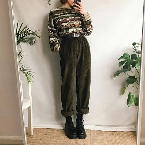 Fashion Outfits Vintage, Comfy Jumper, Goblincore Outfits, Corduroy Pants Outfit, Chunky Belt, Outfits Vintage, Vintage Trousers, Mode Casual, Brown Corduroy