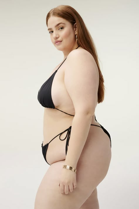 Bree Kish, Inclusive Swimwear, Backless Bathing Suits, Dark Beauty Photography, Obese People, Hot Poses, Seductive Clothes, Curvy Girl Outfits, Beach Look