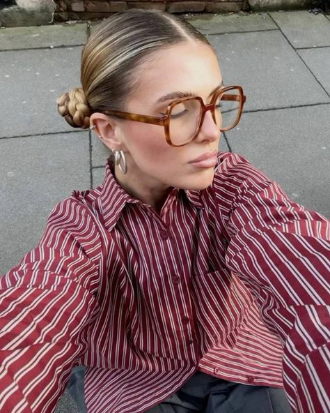 Sleek Buns, Girl Glasses, Glasses Sunglasses, Trends 2024, Mode Inspo, Looks Style, Mode Inspiration, Scandinavian Style, Buns