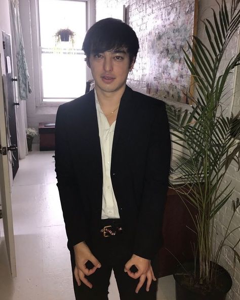 mill on Instagram: “When tf did the joji community get so butthurt? I miss just doing and posting whatever and people just having fun. #joji #jojiedits…” Papa Franku, Joji Miller, Dancing In The Dark, Sweet Guys, He Makes Me Happy, Dear Future Husband, I Have A Crush, Just Video, Man Crush