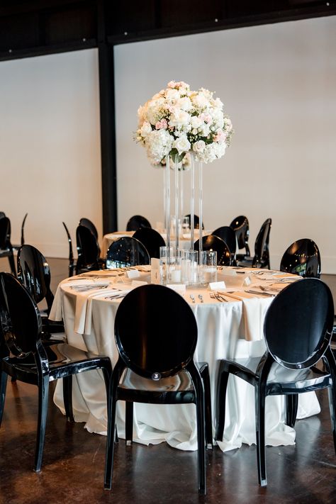 Elegant wedding reception table set up for black and white wedding with black chairs, white linens, and a tall centerpieces topped with white flowers for this The Estate at Cherokee Dock Wedding in Nashville, TN | John Myers Photography & Videography Black Table White Chairs Wedding, Wedding Reception With Black Chairs, Black Chair Wedding, Head Table Wedding Black And White, Wedding Reception Black Chairs, Ivory Tablecloth Wedding Black Chairs, Black Chivari Chairs Wedding Receptions, White Table Black Chairs, White Chairs Wedding