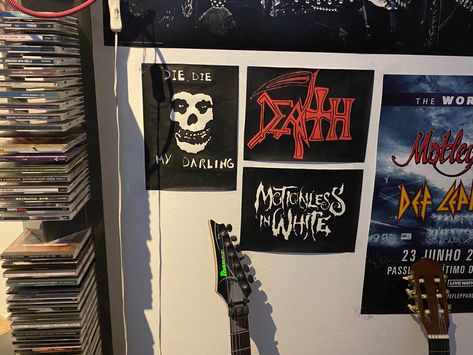 a pic of a part of my room :) Room Decor Metalhead, Metalhead Room Ideas, Metalhead Bedroom, Punk Room Ideas, Metalhead Room, Emo Room Ideas, Retro Room Ideas, Emo Room, Punk Room