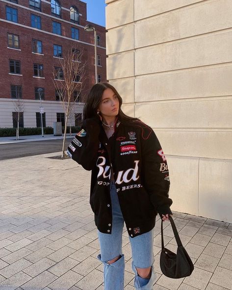 Cool Streetwear, Streetwear Outfit Ideas, Teen Swag Outfits, Instagram Jewelry, Outfit Ideas For Women, Oversized Sweaters, Tomboy Style Outfits, Streetwear Fashion Women, Swaggy Outfits