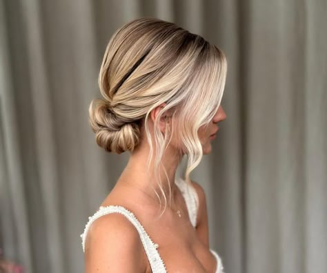 Low Bun Wedding Hair Strapless Dress, Midi Updo Bridal Hair, Bride Hair Up Do, Low Bun With Veil Wedding Hair, Bridal Bun With Veil, Updo Blonde Hair, French Twist Wedding Hair, Wedding Hairstyles Front View, Wedding Hair Blonde