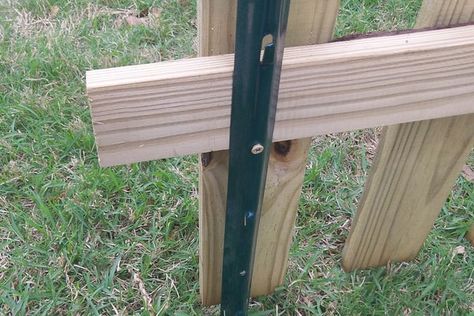 Building a Semi-Permanent Fence : 6 Steps - Instructables Temporary Fence For Dogs, Easy Fence, Cheap Fence, Pallet Fence, Lattice Fence, Diy Fence, Building A Fence, Front Yard Fence, Cedar Fence