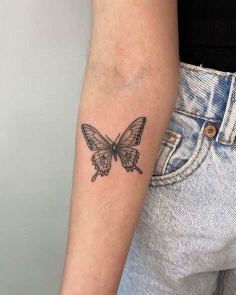 Ula on Instagram: “Small butterfly from my old flash for lovely Leigh today 💫 Thanks for your trust and being so brave! #butterfly #butterflytattoo…” Paramore Tattoo, Wife Tattoo, Medusa Tattoo Design, Style Scrapbook, Red Ink Tattoos, Medusa Tattoo, Band Tattoo, Subtle Tattoos, Tattoo Flash Art