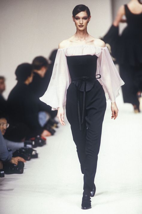 Angelo Tarlazzi, Anneliese Seubert, Runway Fashion Vintage, Corset Top Outfit, 90s Runway Fashion, Runway Fashion Couture, Vintage Black Glamour, 90s Runway, Vintage Runway