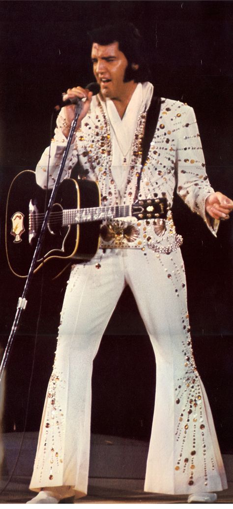 1973 6 29 Atlanta, Omni Coliseum Elvis Presley Wallpaper, Elvis Wallpaper, Elvis Presley Concerts, Elvis Jumpsuits, Elvis In Concert, Elvis Presley Pictures, Purple Suits, Elvis Presley Photos, Contemporary Music