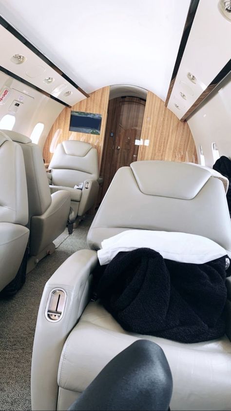 Private Jet Luxury, Private Jet Interior, Luxury Jets, Luxury Private Jets, Private Plane, Rich Girl Lifestyle, Rich Lifestyle, Luxury Lifestyle Dreams, Luxe Life