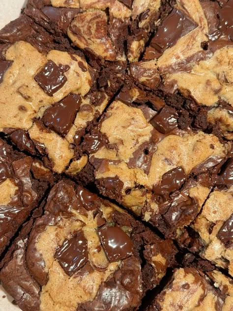 #brownies #brownierecipe #cookies #brookies #brownbutter #baking #bakingrecipe Food With Chocolate, Starbucks Bakery Recipes, Brown Butter Brookies, Best Brookies Recipe, Brookies Aesthetic, Brownies With Toppings, Browned Butter Cookies, Brookie Bites, Things To Bake Recipes