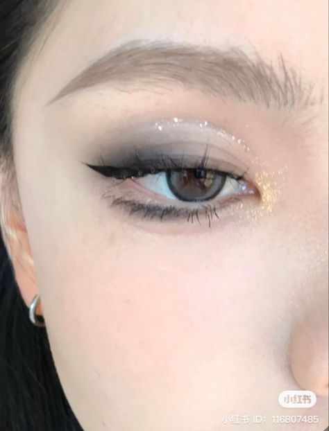 Etheral Make Up, Angelic Makeup Aesthetic, Eyeshadow Creative, Douyin Eye Makeup, Creative Eyeliner, No Make Up Make Up Look, Siren Eyes, Eyeshadow Blue, Kpop Makeup