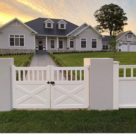 Jody's Dream Hamptons Style Home - Lavender Hill Interiors Bloxburg Fence Ideas, Hamptons Windows, Hamptons Front Garden, Hamptons Style Exterior, Hamptons Fence, Front Fence Ideas, Hamptons Interior Design, Carriage Style Garage Doors, Hamptons House Exterior