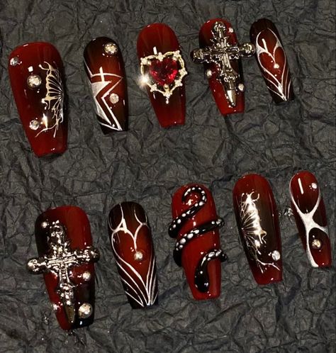 Red Nails Goth, Grunge Valentines Nails, Red N Black Nails, Red Grunge Nails, Red And Black Almond Nails, Red Gothic Nails, Red And Black Nails Ideas, Romantic Goth Nails, Vampiric Aesthetic