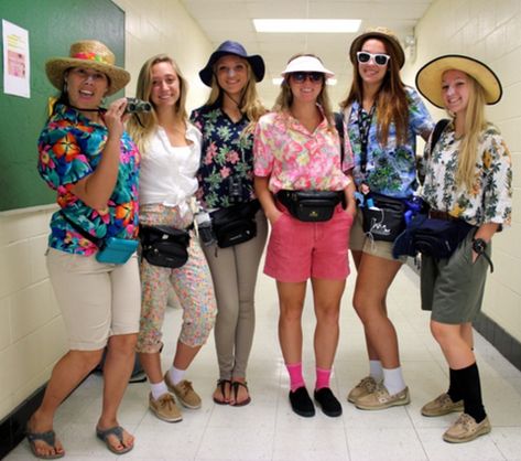 Top 18 Fanny Pack Halloween Costume Ideas! – SoJourner Bags Tourist Costume Spirit Weeks, Crazy Tourist Costume, American Tourist Costume, Senior Dress Up Day Costumes, Cute Tourist Outfits Spirit Week, Tourists Outfits Spirit Week, Tourist Halloween Costume Couple, Diy Tourist Costume, Tacky Tourist Outfit Ideas