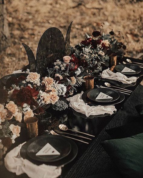 Dessert Wedding, Dark Wedding Theme, Style Hippy, Halloween Themed Wedding, Dark Wedding, Cake Photography, Inner Goddess, Gothic Wedding, Wedding Mood