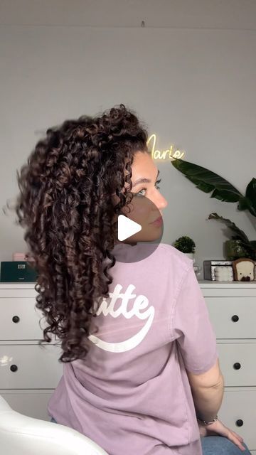 Sophie Marie on Instagram: "Do you struggle clumping your curls together ? Here are some curl tips for juicy ribbon curls ✅  Using @tangleteezer styling brush 💖 make sure you use lots of slip 💦 for these types of ribbon curling techniques   🏷️ tag a curlfriend who is new to embracing their curls   #curly #curlyhairtips #brushstyling #hairtutorial #hairtransformation" Corkscrew Curls Hairstyles, Curly Hair With Wand, Curl Tips, Straw Curls, Corkscrew Curls, Heartless Curls, Curling Techniques, Ouai Hair Oil, Ringlet Curls